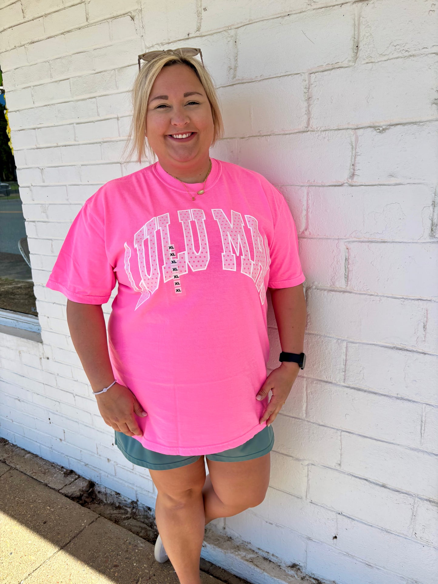 Lulu MAC pink tee